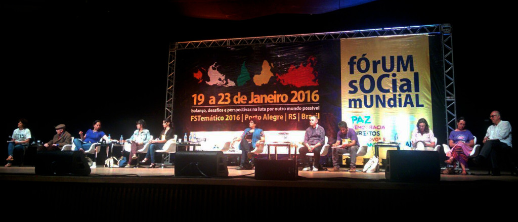 Mesa Democracia Econômica no Fórum Social Mundial Temático em Porto Alegre/RS