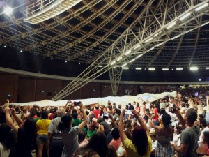 Tecido com logo da SENAES foi levantado durante fala de Paulo Singer|Foto: Fernanda Canofre/Sul21